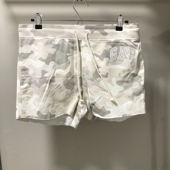 GAP - Camo Sweat shorts - Size Medium - NWOT - Picture 3 of 6